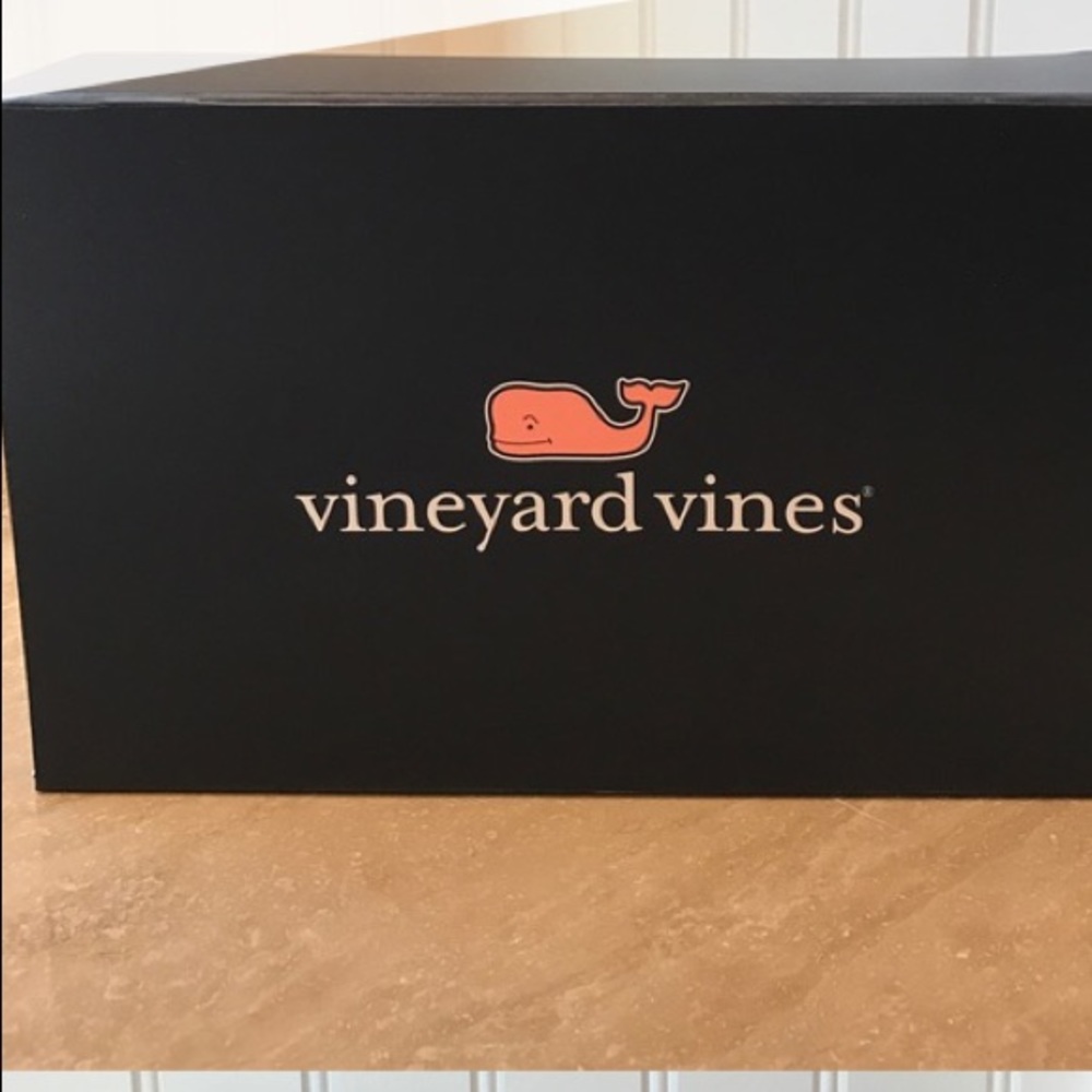 Vineyard vines gift box